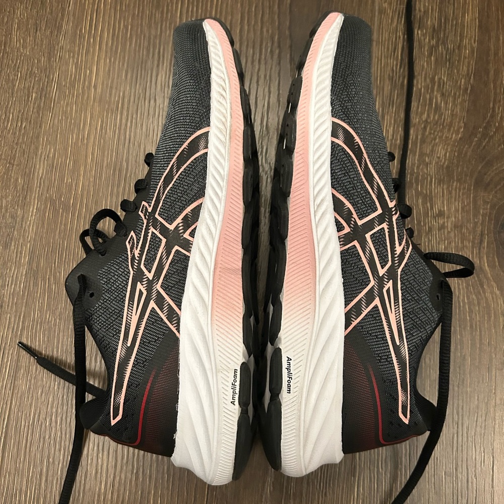 ASICS Black and Gray Running Shoes - Picture 7 of 7